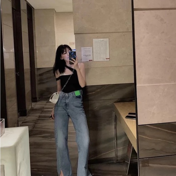 Ann Andelman asymmetrical twisted flared jeans lizard patch denim in blue - Picture 2 of 8